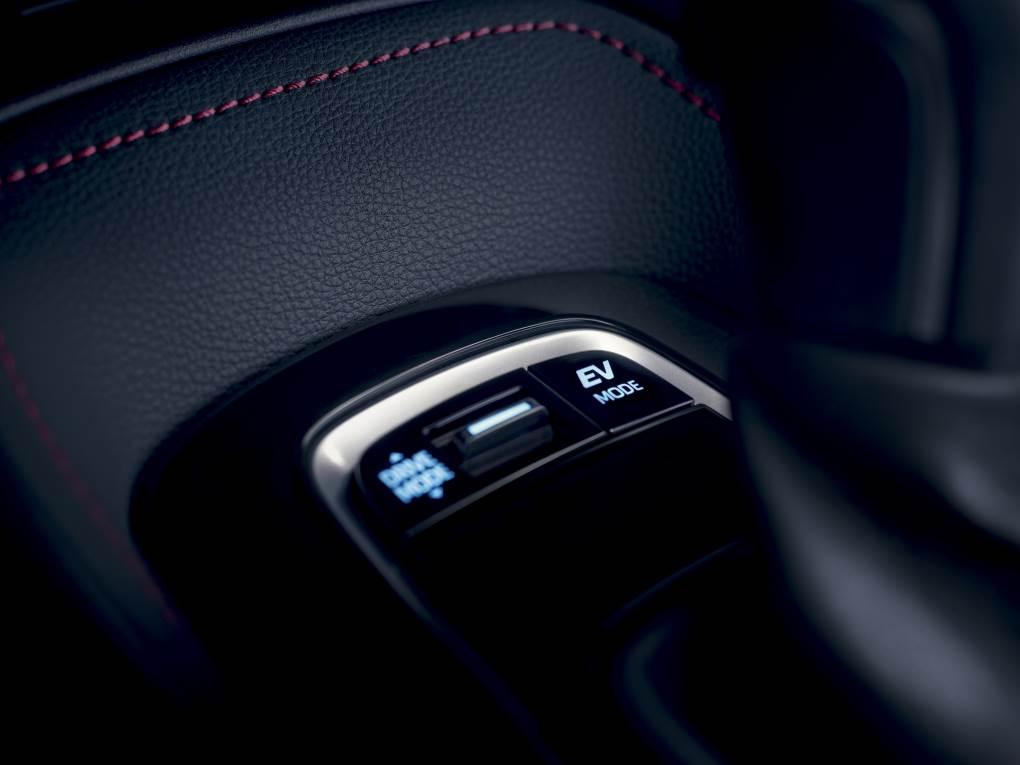 Schalter für EV-Mode im Toyota Corolla