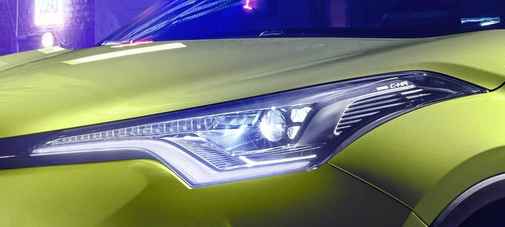 LED-Frontscheinwerfer eines Toyota C-HR Neon Lime