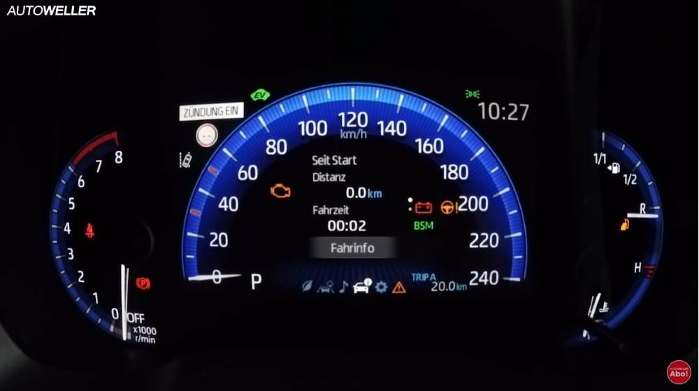 Die Anzeige des digitalen Tachos in einem Toyota RAV4